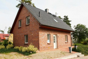 25 - Geschmackvolles Ferienhaus mit Eckbadewanne & Kamin in Röbel in Röbel/Müritz